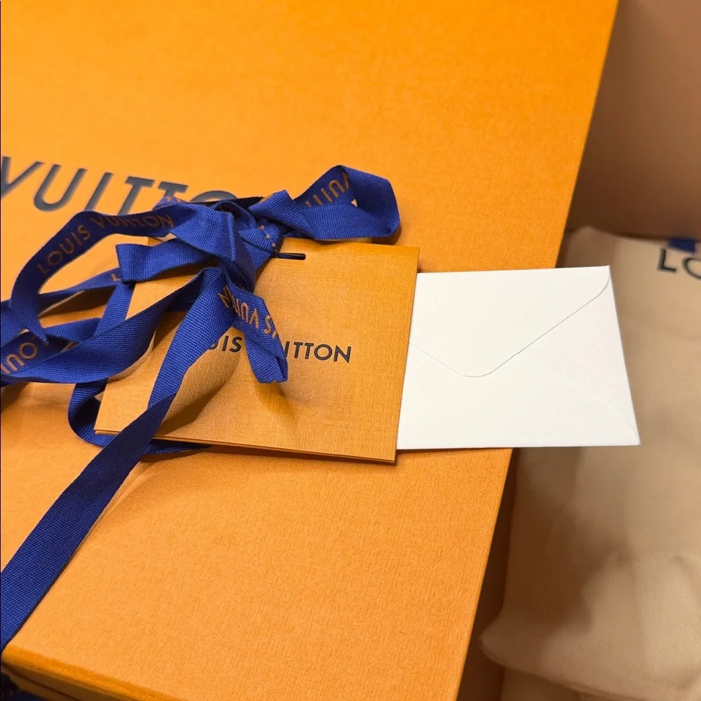 Louis Vuitton Orange Box with Blue Ribbon and Two Dust Bags in great condition - Picture 8 of 10